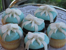 Bow Cakes